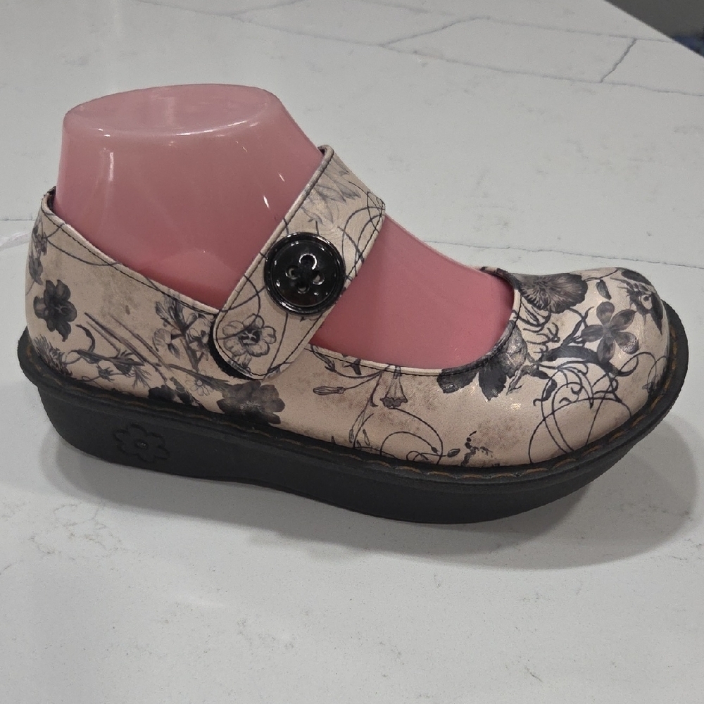 Ingaro Slip Resistant Floral Strap Women's Loafers Sz6.5 Gentle Used